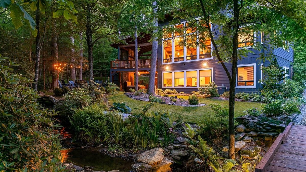 Blowing Rock House | A Robins Nest Brand New Creekside Home with Hot Tub and Game Tables