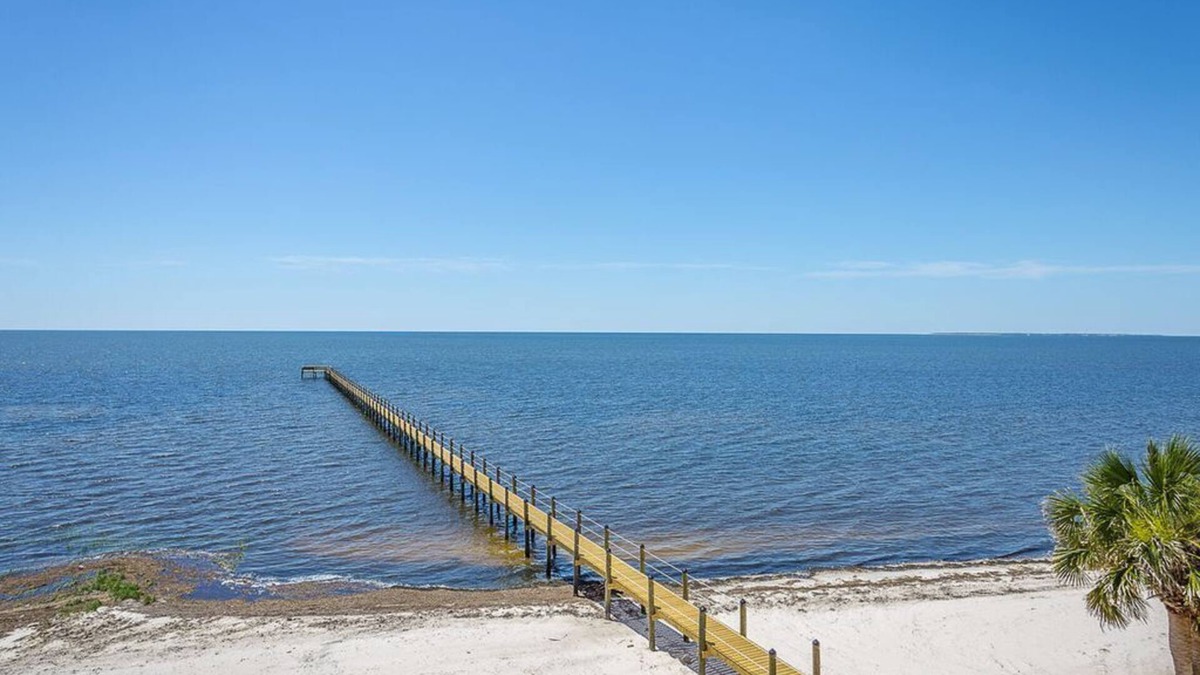Carrabelle Condo | A-ROO-BA is a beautiful condo with everything you will need!