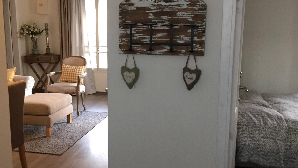 Tel Aviv City Center Apartment | A Roof Top Beautiful Apartment With Sun Bathing Porch, no elevator.