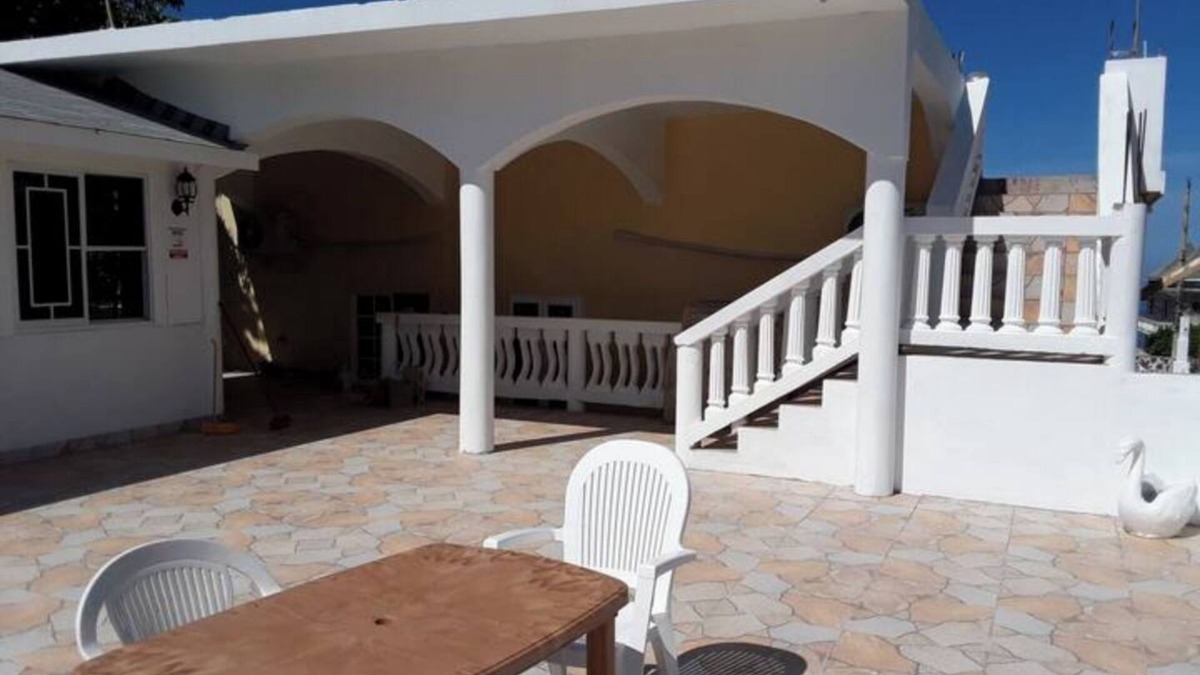 West End Apartment | A Rooftop View, Comfort & Event-Ready Spaces - #01