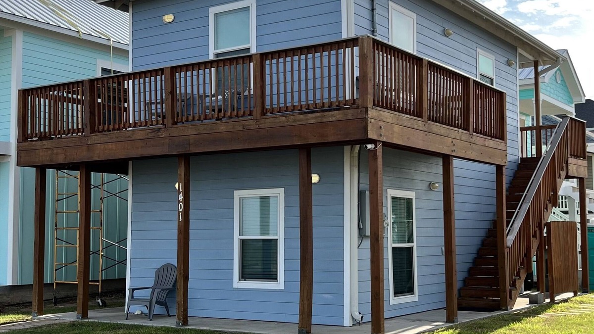 Galveston House | A Salty Air Retreat just steps away from the Gulf of Mexico