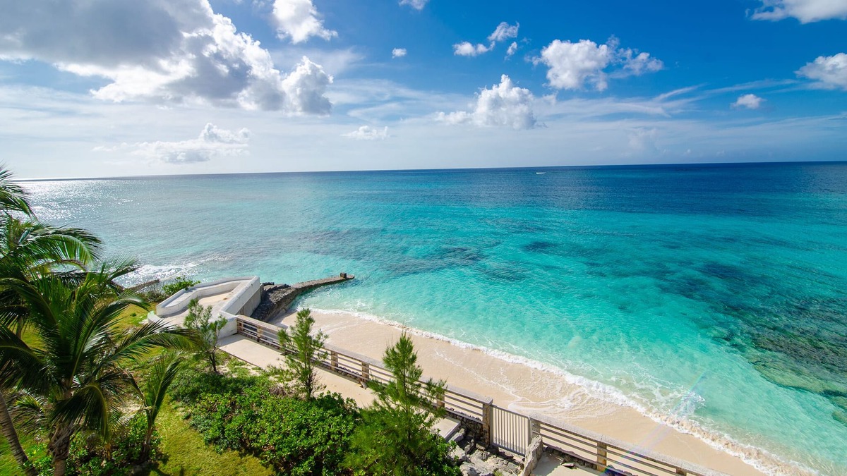 Nassau Apartment | A SCENIC New Beachfront Listing in The Bahamas! 3W