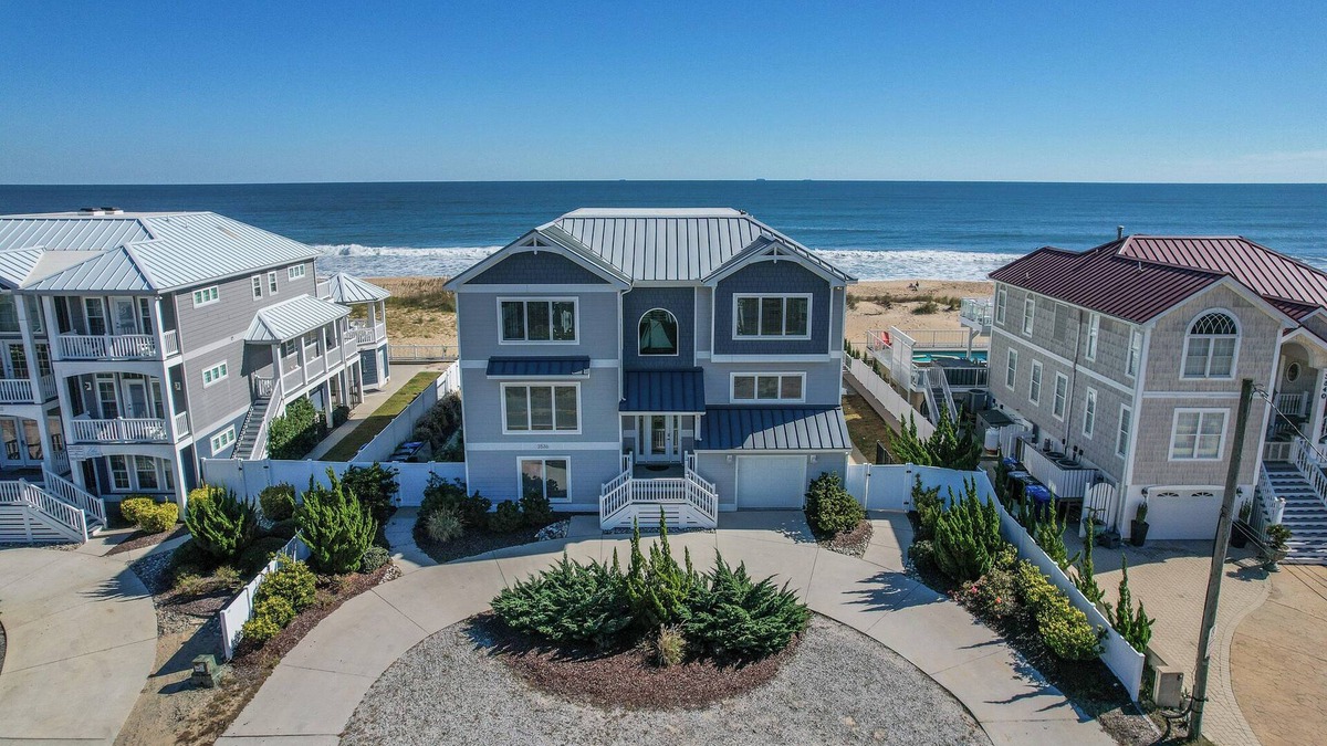 Sandbridge House | A Seahorse Wish- Oceanfront, 9 beds, Pool, Slps 24