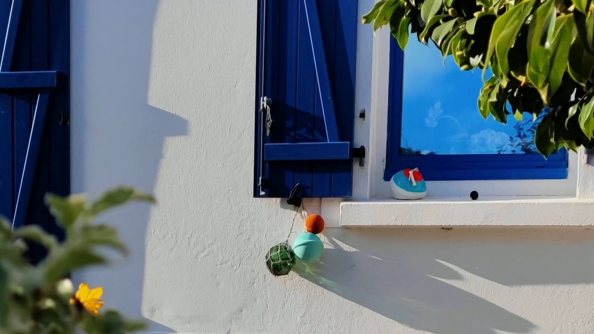 Doelan House | A seaside cottage with sea view, WIFI, equipped kitchen and enclosed garden