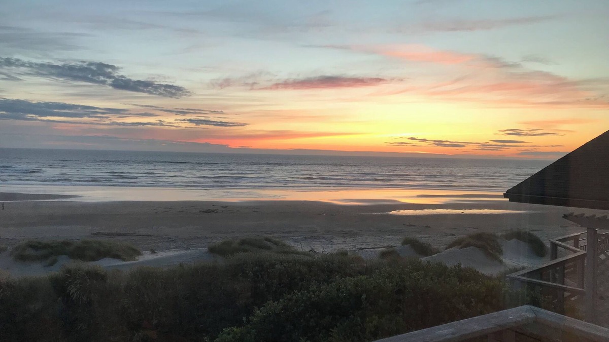 Florence Cottage | A seaside cottage with amazing ocean and beach views to relax and recharge