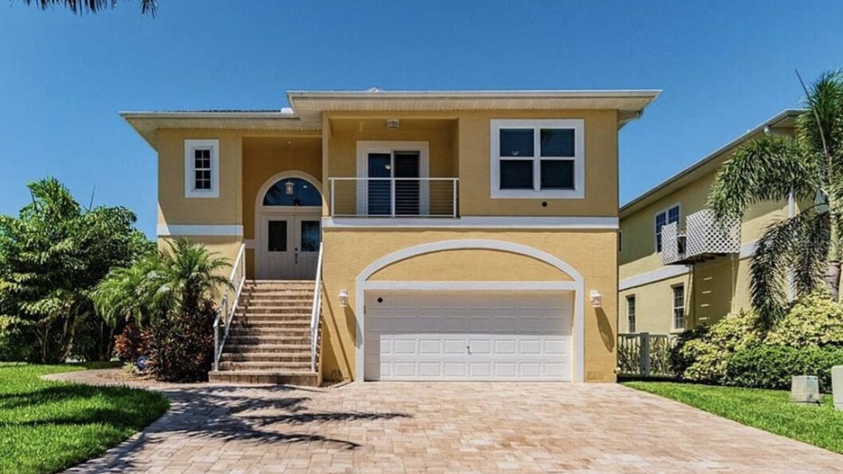 New Port Richey House | A Seaside Waterfront Rental - 3 Bedrooms, 2 Full baths with beautiful sunsets!