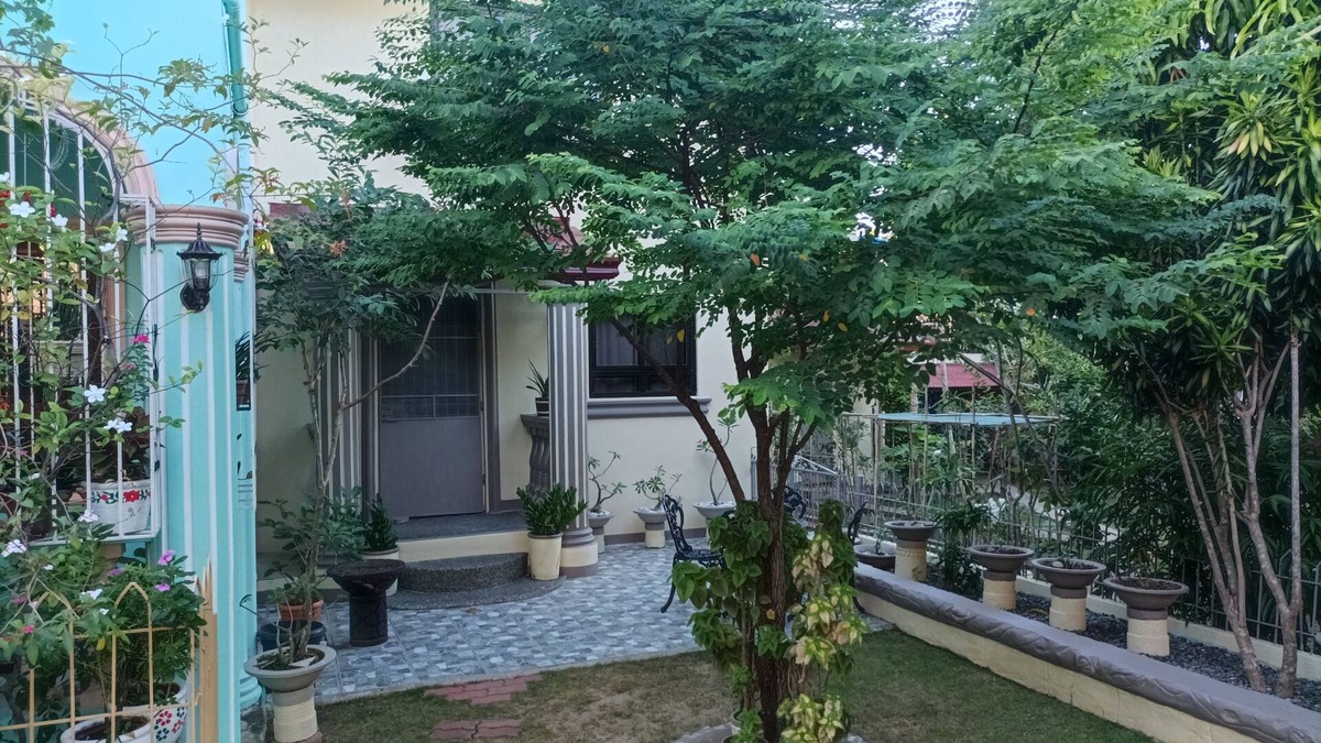 Alaminos House | A self-contained boutique-style BnB with a beautiful garden.