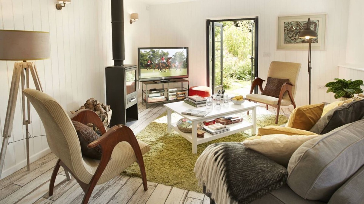 Eckington House | A sensitively converted former cheese press, located in the popular village of Eckington
