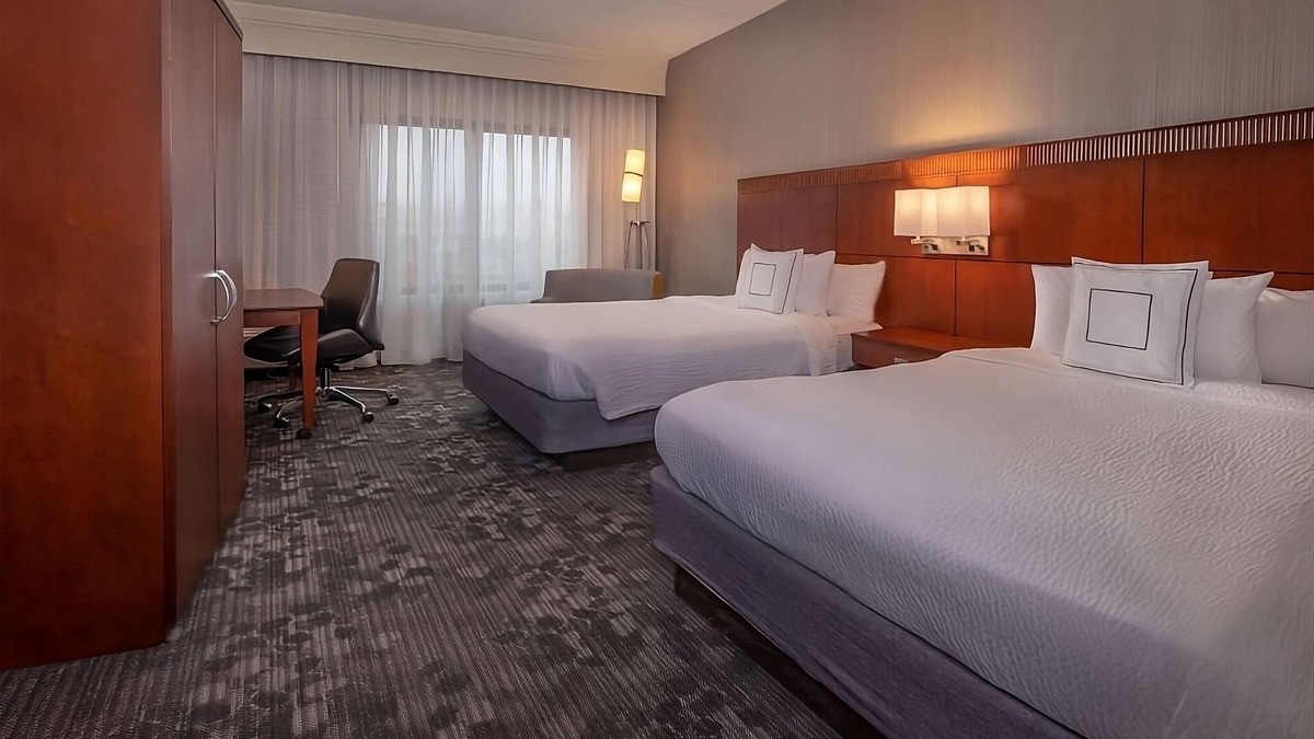 Newark Hotel | A short drive from Delaware Park Casino & Racing! W/Pool Access & Free Parking!