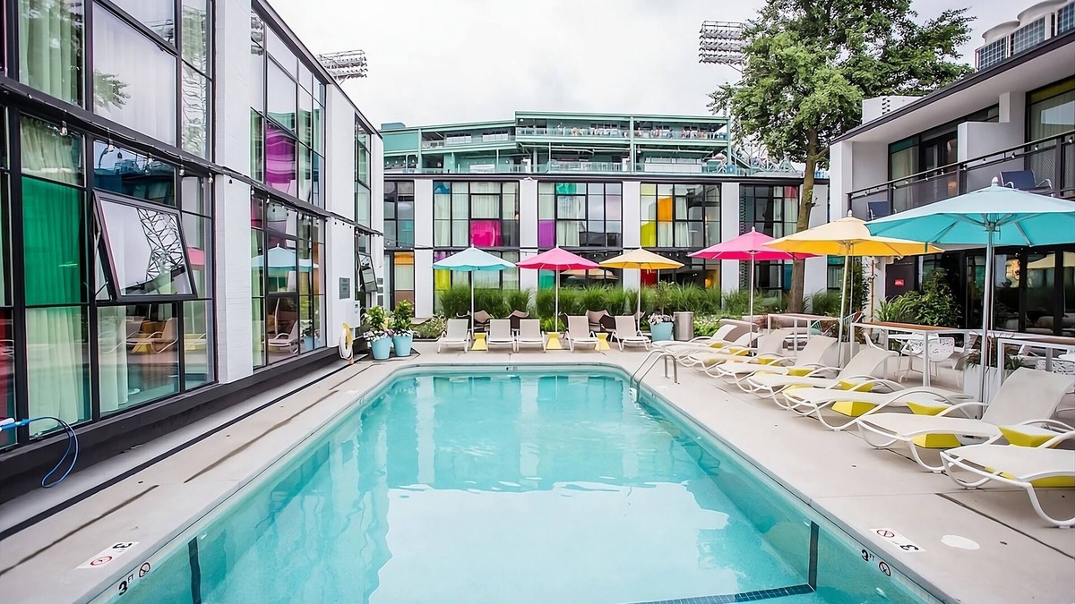 West Fens Hotel | A short drive from Old State House! Balcony! Parking!