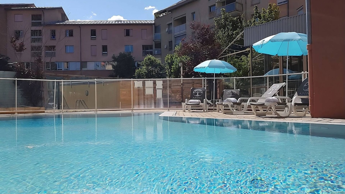 Gap Hotel | A Short Drive to Céüse! FIDO-friendly Unit with Onsite Parking! Seasonal Pool!