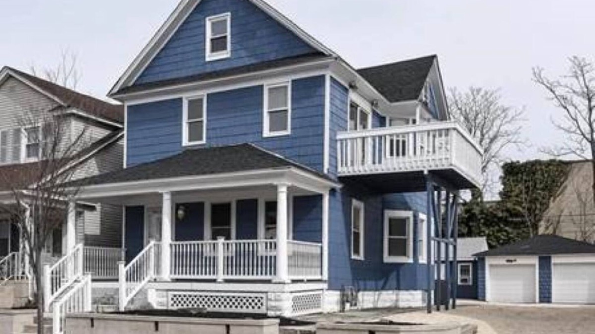 Bradley Beach House | A short walk from the beach & down town. A half mile from Asbury Park Boardwalk.