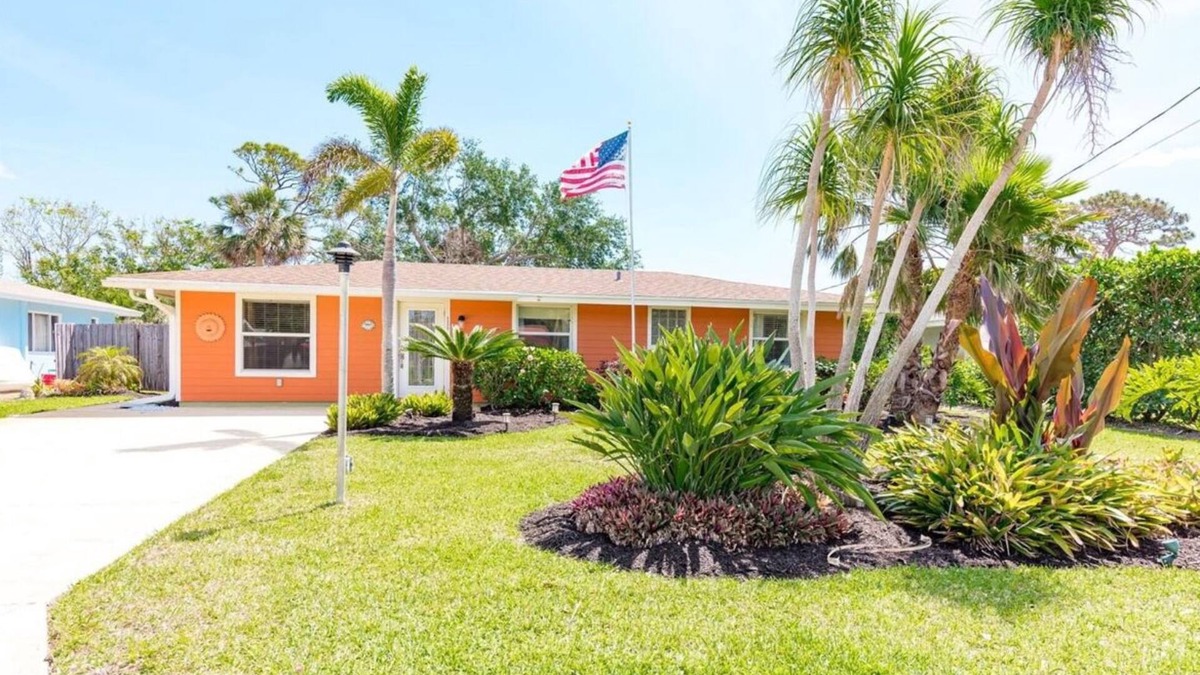 Venice House | A short Walk to Venice Beach! Family-Friendly house with private pool!