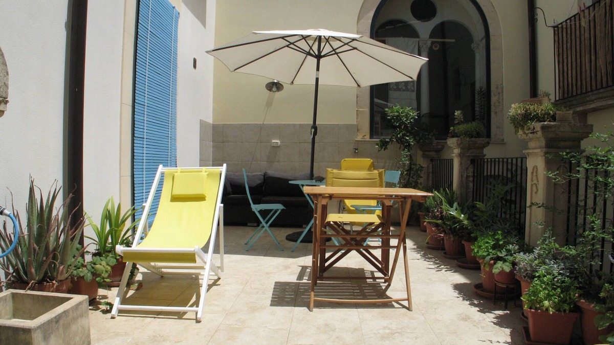 Palazzolo Acreide Historic Centre House | A Sicilian "Dammuso" nestled in the baroque of the Hyblean mountains.