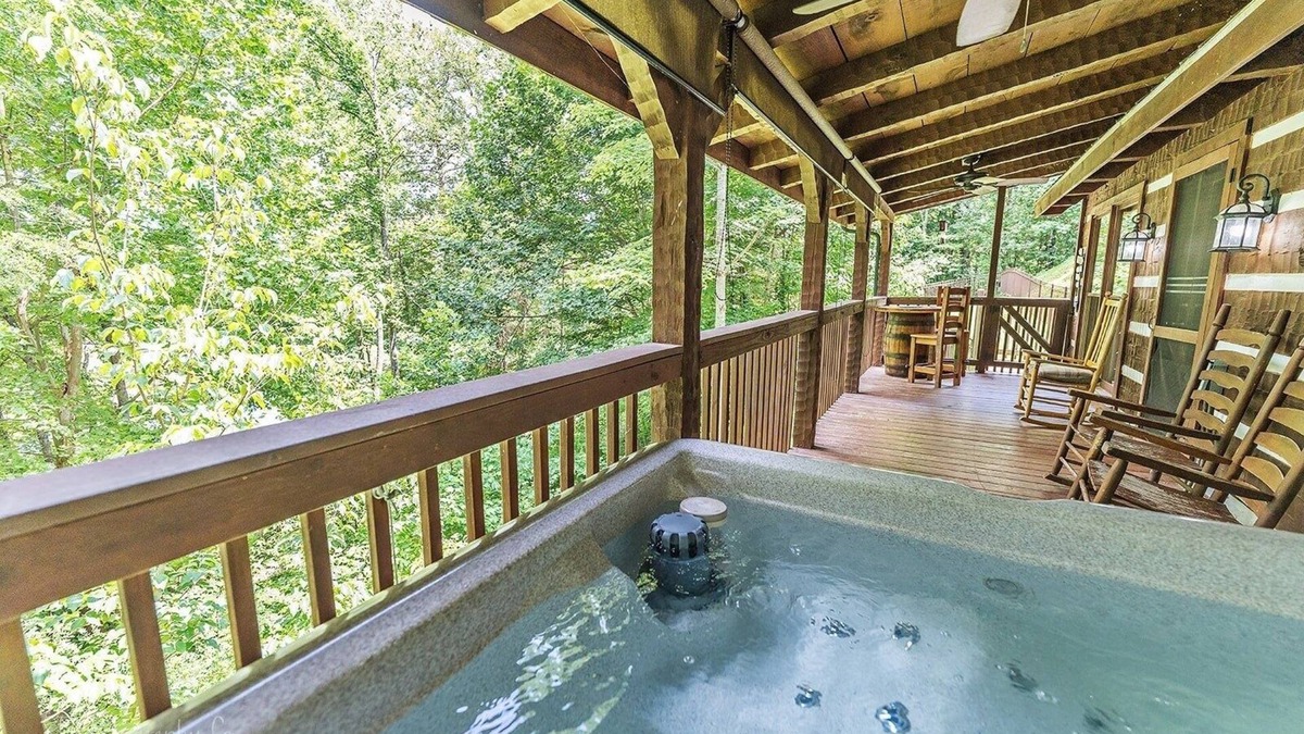 Gatlinburg - Pigeon Forge Cottage | A Slice Of Heaven 2 Bedroom Cabin by RedAwning