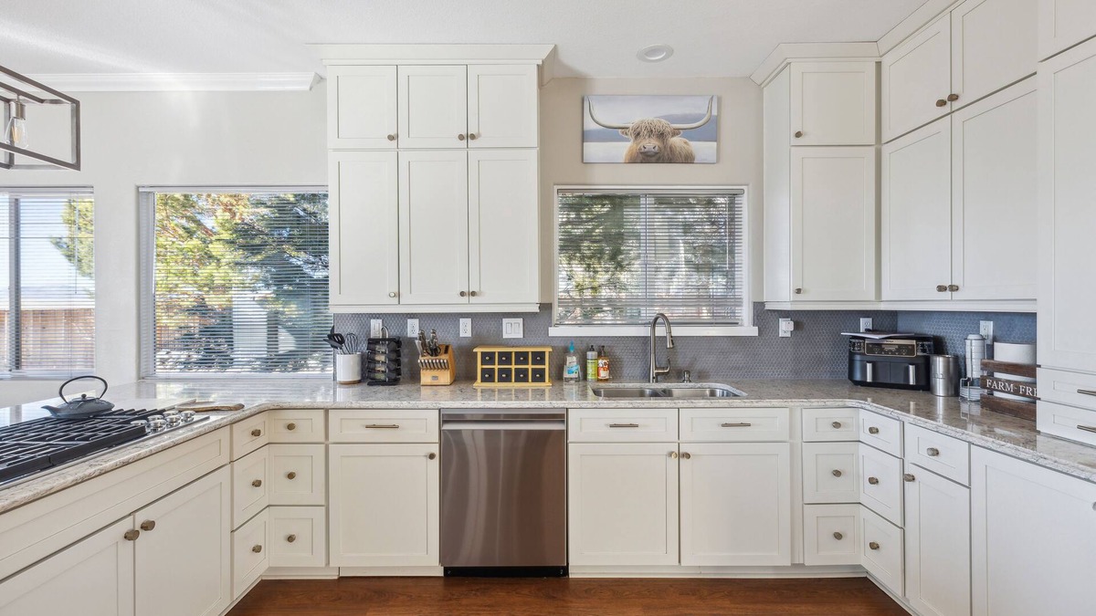 Sparks House | A Slice of Heaven: Scenic Getaway with Hot Tub