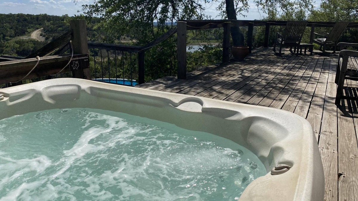 Wimberley House | "A slice of paradise" Wonderful cabin w/amazing views, private pool and hot tub