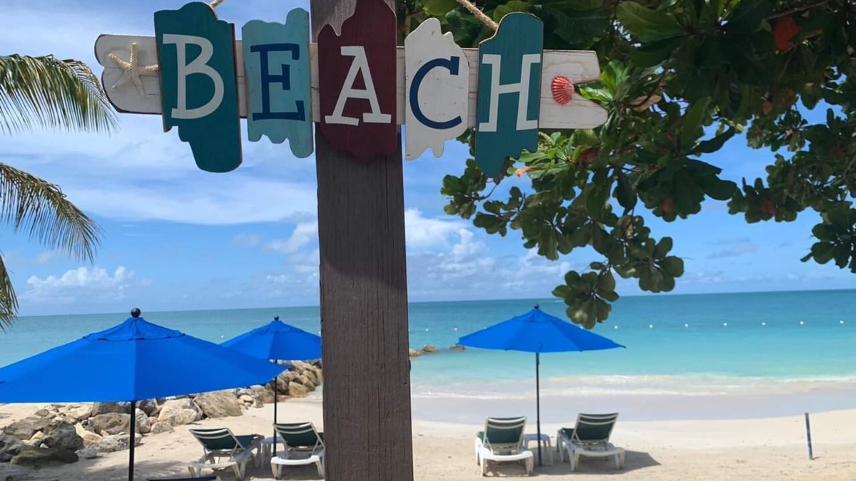 Dickenson Bay Apartment | A small and intimate Apart - Hotel right on the beach