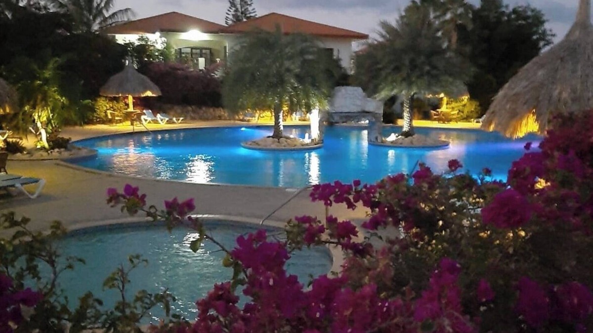 Santa Rosa Condo | A small mansion with a large swimming pool in a botanical garden