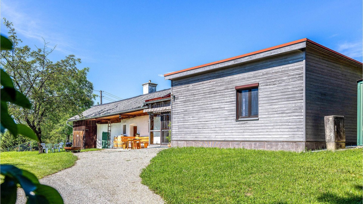 Inzenhof House | A small vacation home in southern Burgenland with just 50 m² of living space is available here south