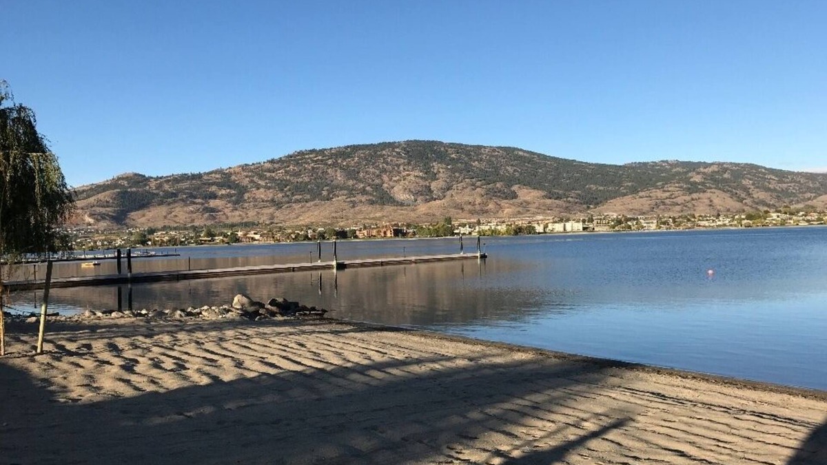 Okanagan-Similkameen House | A Snow-Bird friendly complex, primary bedroom on the main floor.
