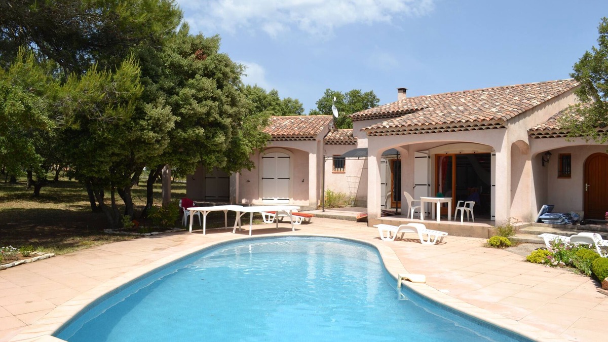 Seillons-Source-d'Argens Villa | A spacious and peaceful villa ideally located between sea and mountains
