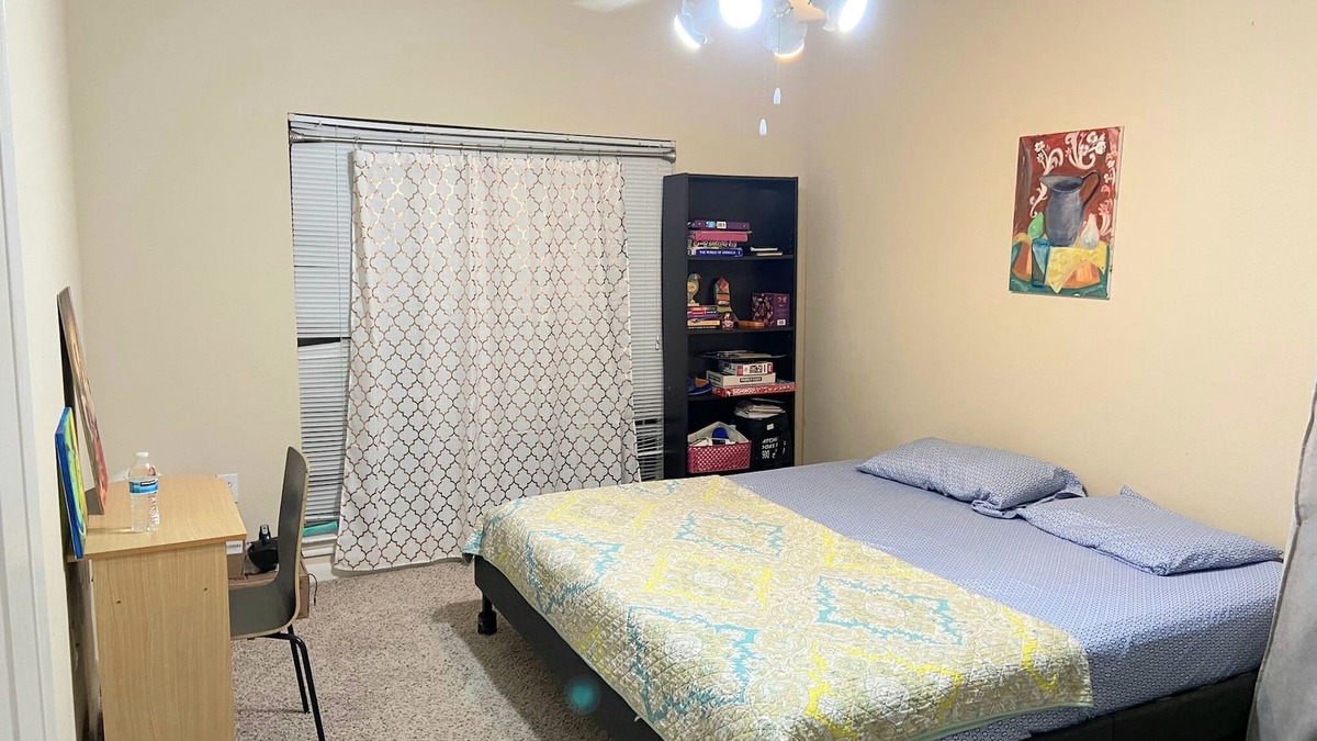 Sugar Land Apartment | A spacious 1-bedroom with bathroom available in a 2-bedroom apartment