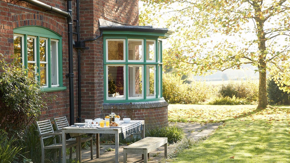 Eardisley House | A spacious 1930’s period house set in the picturesque village of Eardisley.