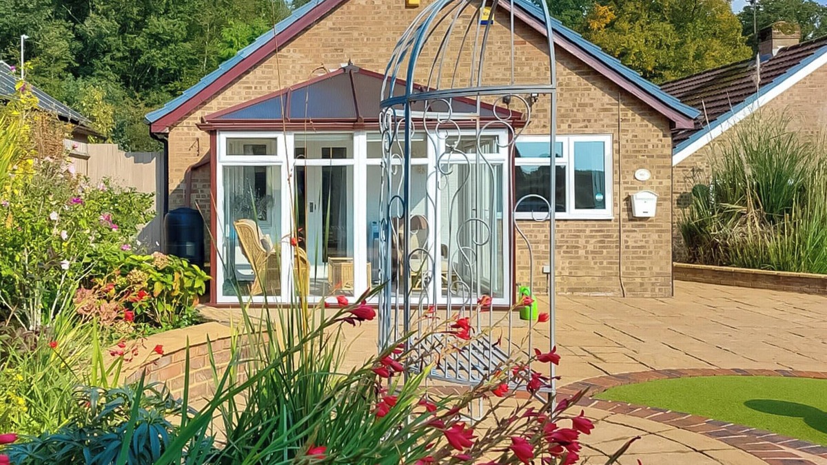 Calcot Cottage | A spacious and well presented bungalow with amazing views over Berkshire.