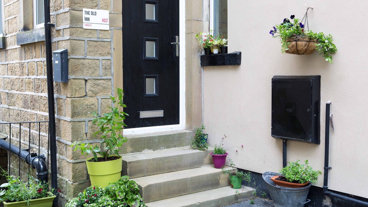 Ainley Top Apartment | A spacious cosy one bedroom flat