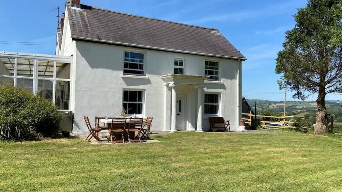 Pont-ar-gothi Other | A Spacious Family and Pet Friendly House with Large Garden and Free Parking