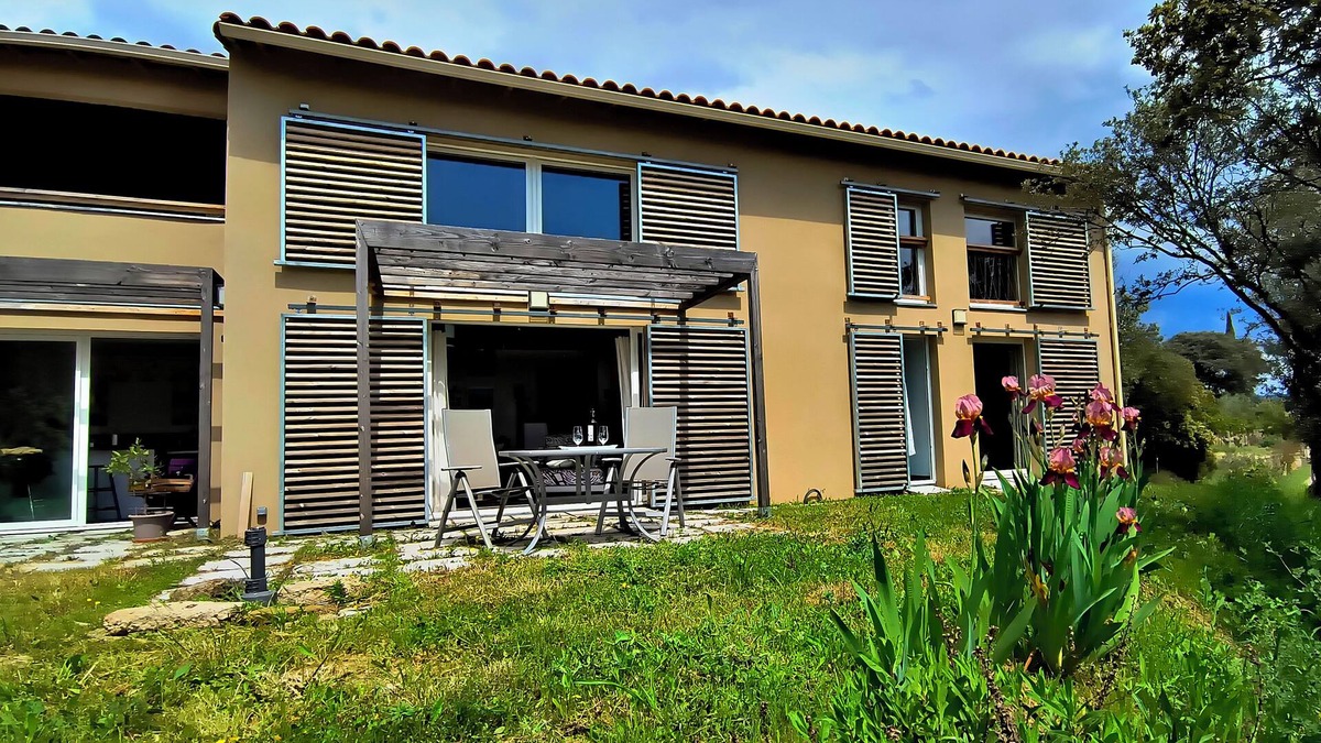 Roquessels Villa | A spacious house with an unobstructed view, at the trailhead