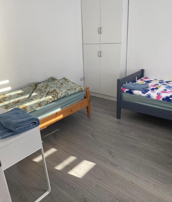 Glasnevin House | A spacious room near the city center(Room 1)