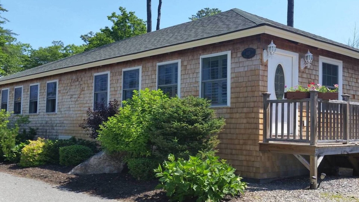 Edgecomb Cottage | A Spacious Vacation Cottage in Sheepscot Harbour