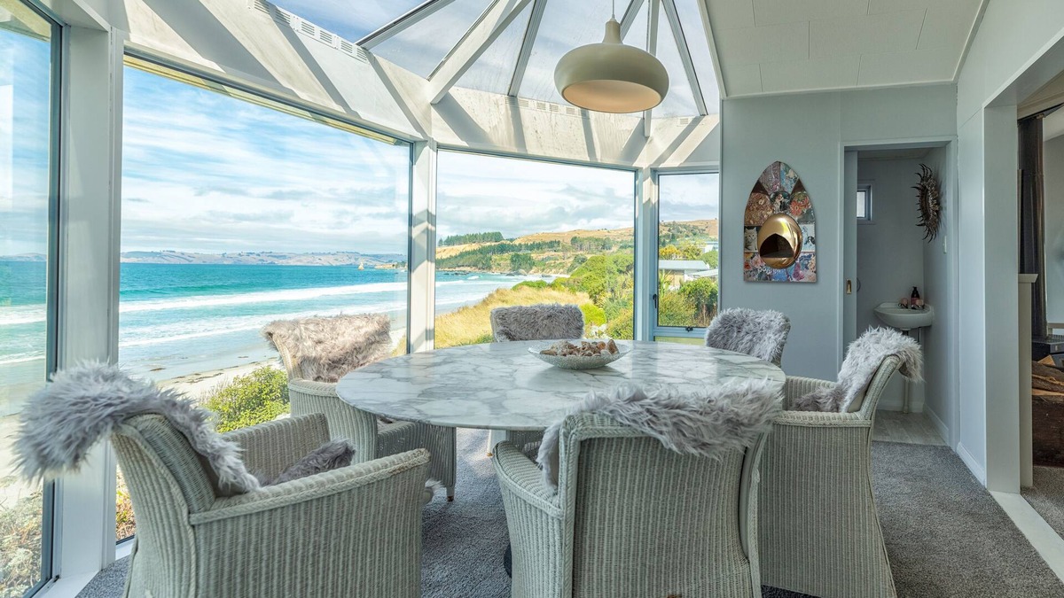 Otago House | “A SPECTACULAR & RARE FIND ON THE ABSOLUTE BEACH FRONT“