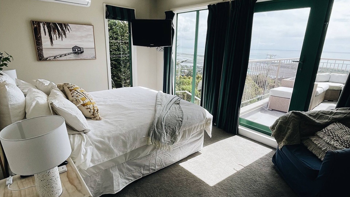 Mount Pleasant House | A Stay of Spectacular Sea Views.