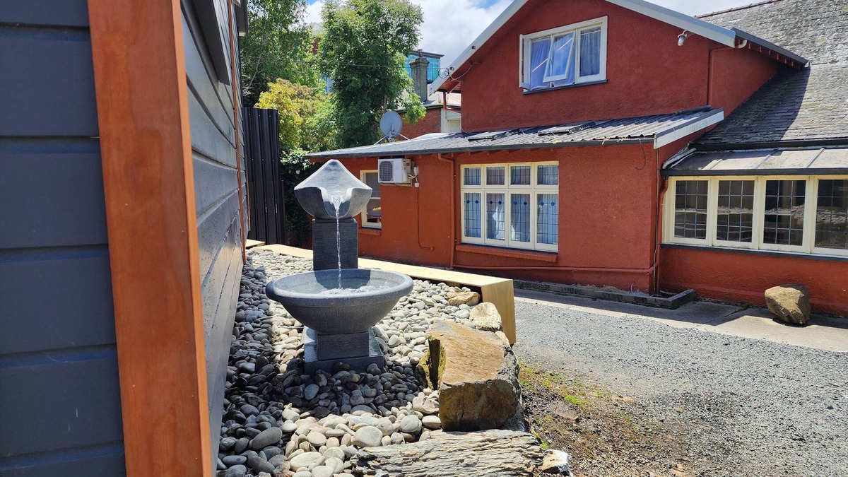 Dunedin City Centre House | A Stone's Throw From Town (Main House)