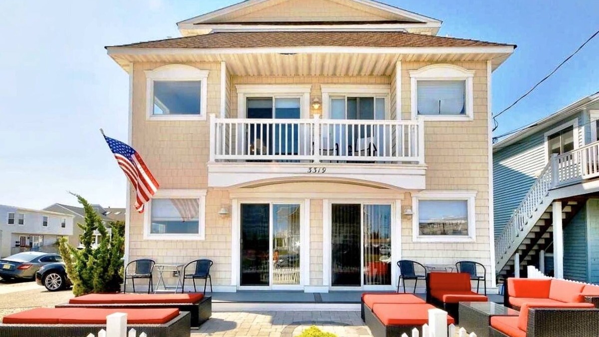Brigantine Condo | ⭐️A Stones Throw 2 Beach & AC, Fireplace+ Outdoor Lounge great 4 small Families!