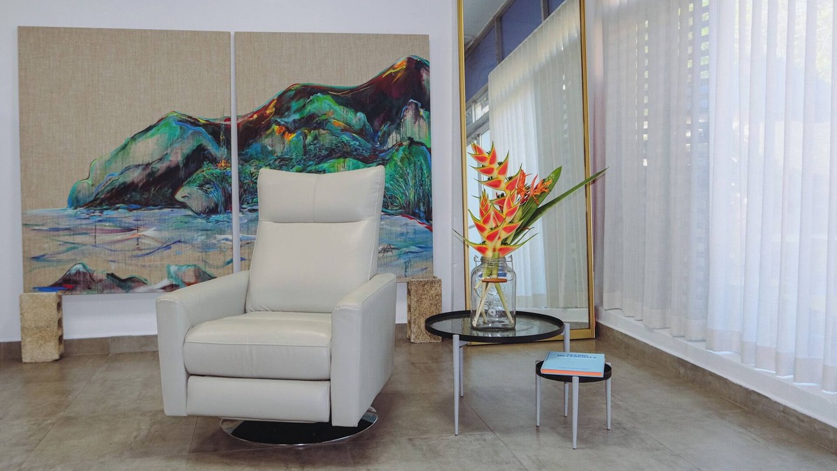 Miramar Apartment | A studio for creatives in artsy neighborhood