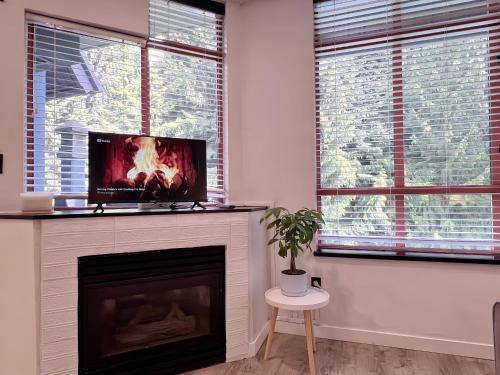 Village North Apartment | A studio in village center 7 mins to ski lift themed Marvel