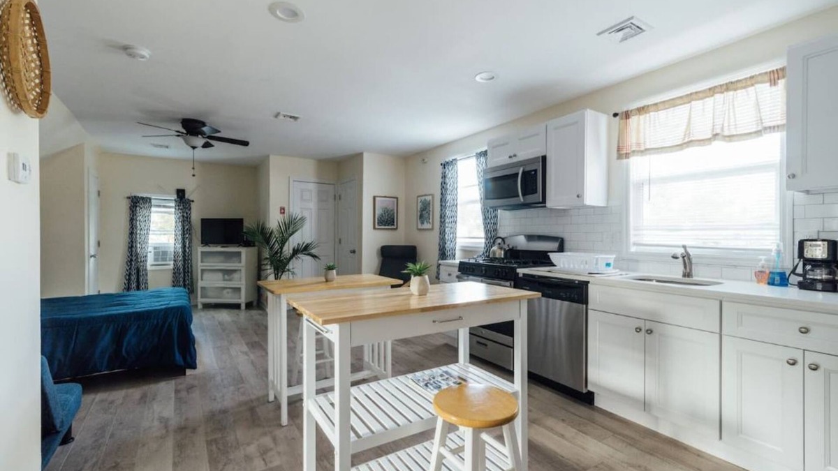 Ewing Apartment | A+ Studio | Prof. Cleaned + Sanitized + Discounts