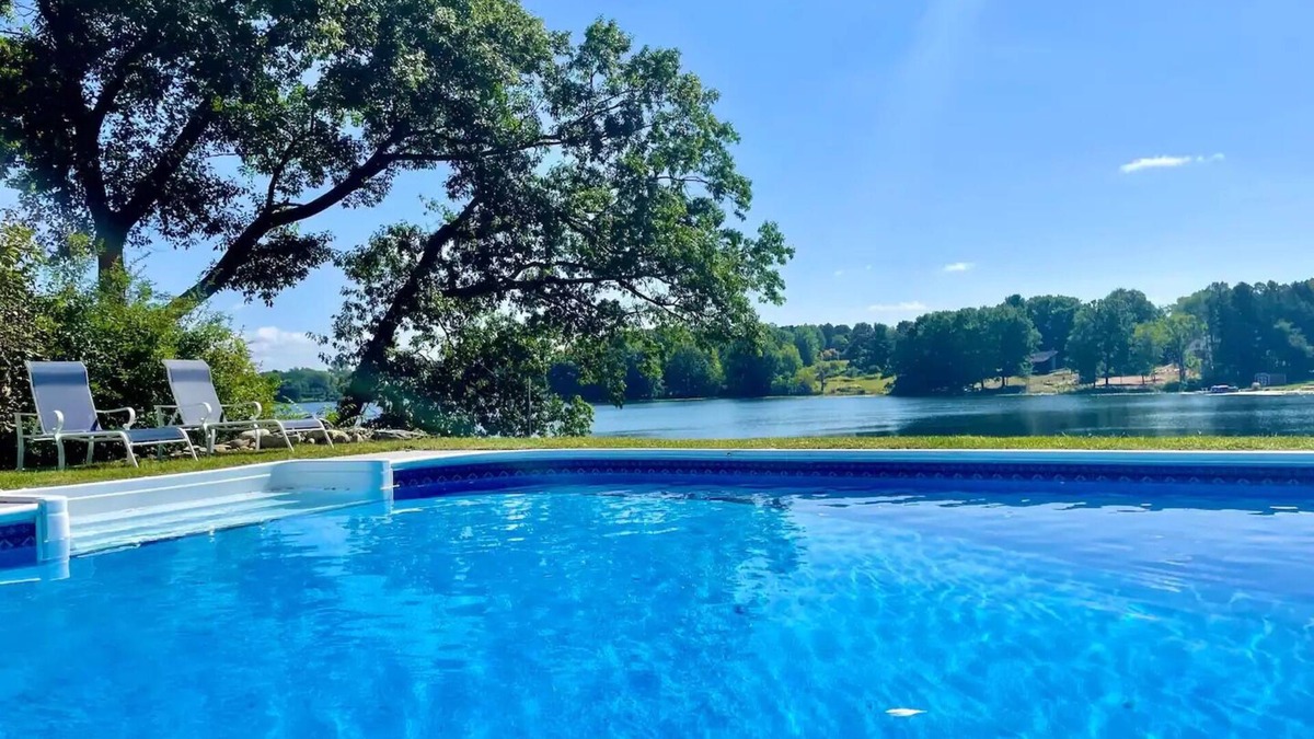 Dowagiac House | A stunning four-season escape!