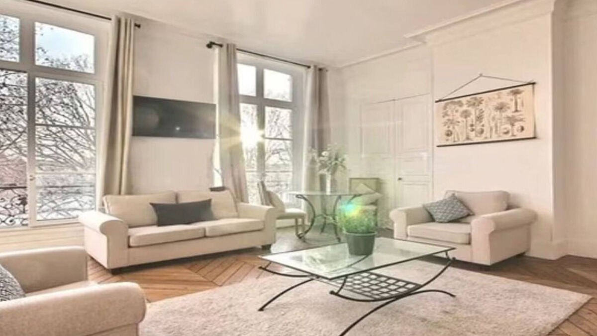 Saint-Germain-l'Auxerrois Apartment | A STUNNING RETREAT ON QUAI DE LOUVRE-BREATH TAKING VIEWS OF SEINE