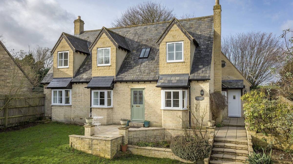 Chipping Norton House | A stylish contemporary home offering spacious accommodation close to Burford.