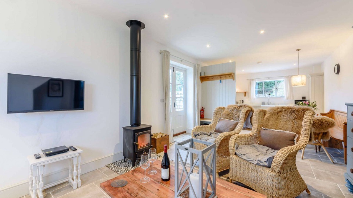 Shipston on Stour Cottage | A stylish, dog friendly, single storey holiday cottage in the Cotswolds with stunning countryside vi