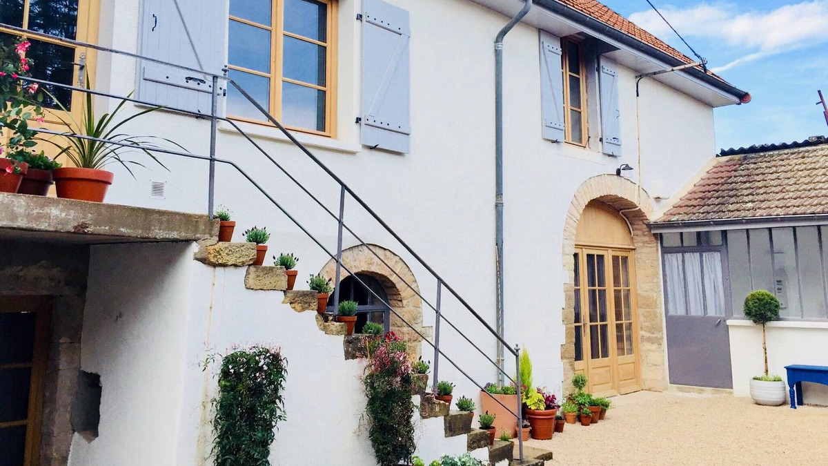 Pommard House | A stylish home featuring a terrace with stunning 180 degree views over the vines