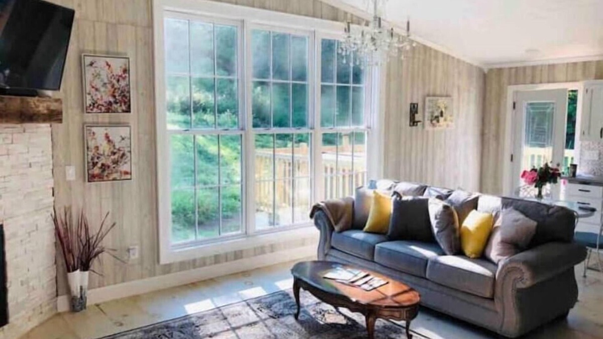 Hixton Apartment | A Suite Getaway