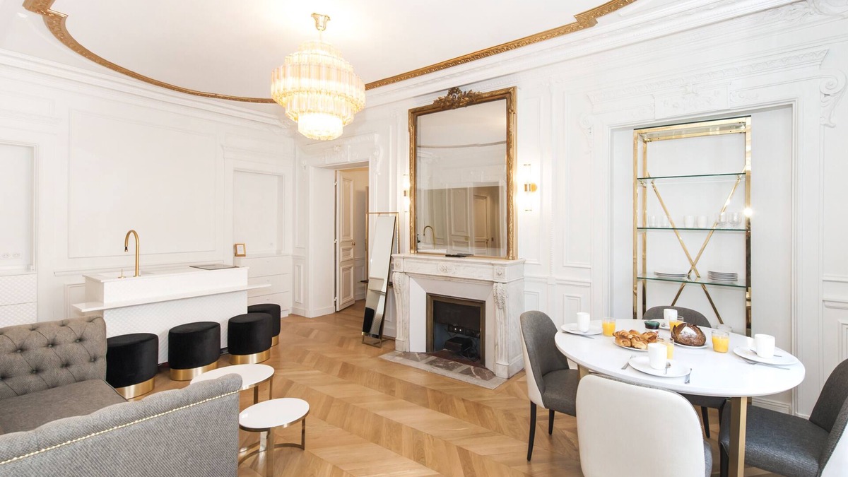 Madeleine Apartment | A Sumptuous 2-BR apartment in the Champs-Elysées