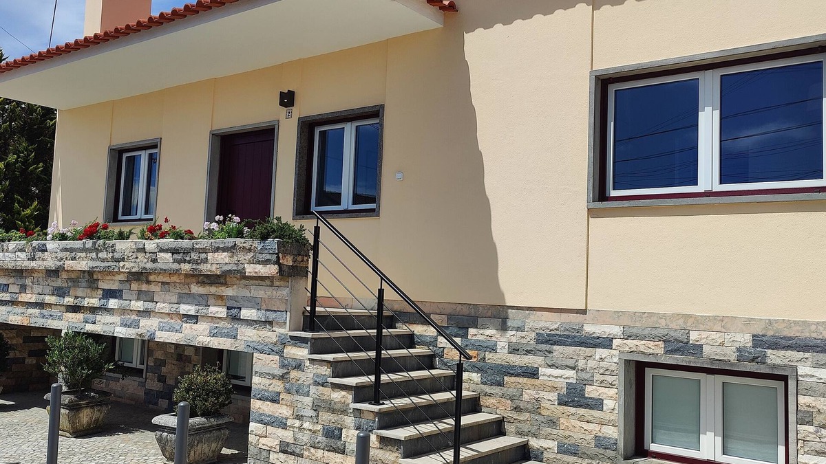 Benedita House | A sunny house with a large terrace and sea views!