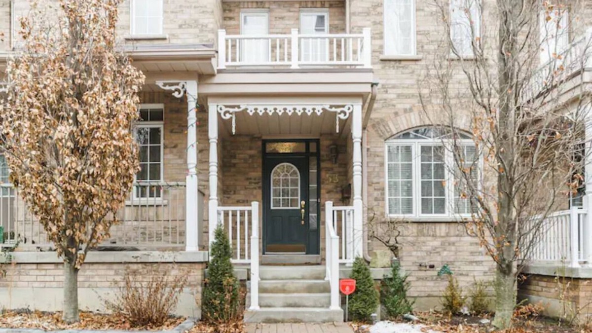 Markham House | A Super Clean and Comfortable Place